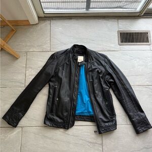 Diesel 100% soft sheep leather. Men’s size small.